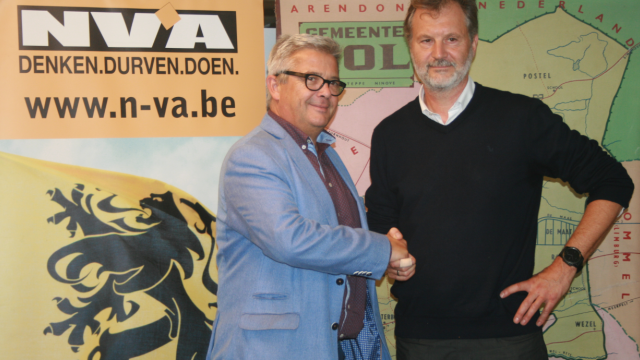 Kris Van Dijck (Vlaams Volksvertegenwoordiger, burgemeester Dessel) en André Verbeke (lijsttrekker N-VA Mol)