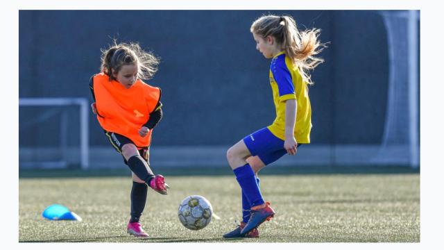 Meer meisjes en vrouwen in het voetbal