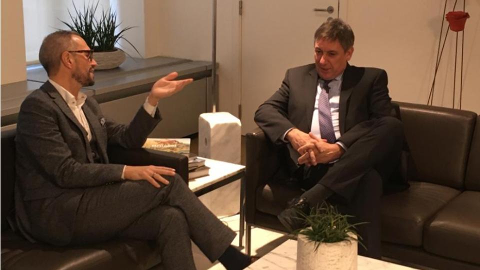 Tom laveren in gesprek met Vlaams minister-president Jan Jambon